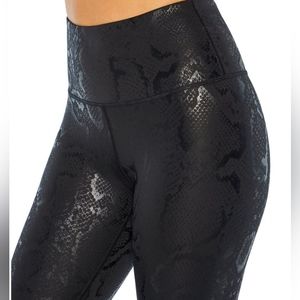 Marika Snake Embossed design 25" leggings XL